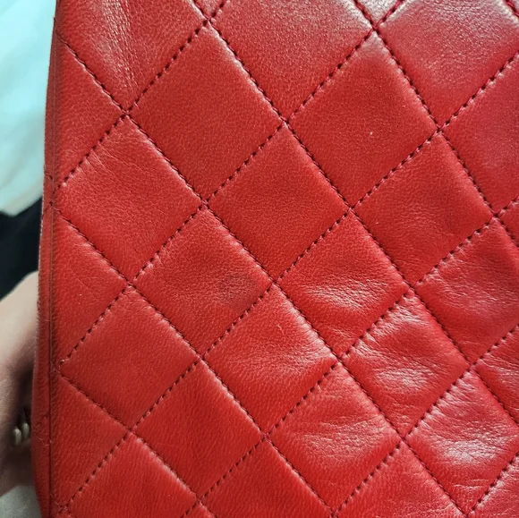 Authentic Chanel Red quilted Diana shoulder handbag - Picture 10 of 17